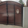 Ворота распашные арочного типа, со встроенной калиткой